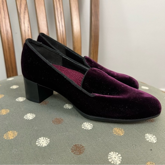 Munro | Purple Velvet Heeled Loafers Size 5.5 - Picture 1 of 5